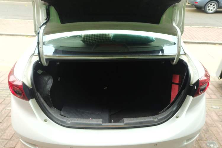 Used Mazda 3 Axela 2017 Sedan 1.5L Automatic Comfort Model Emission Standard China V