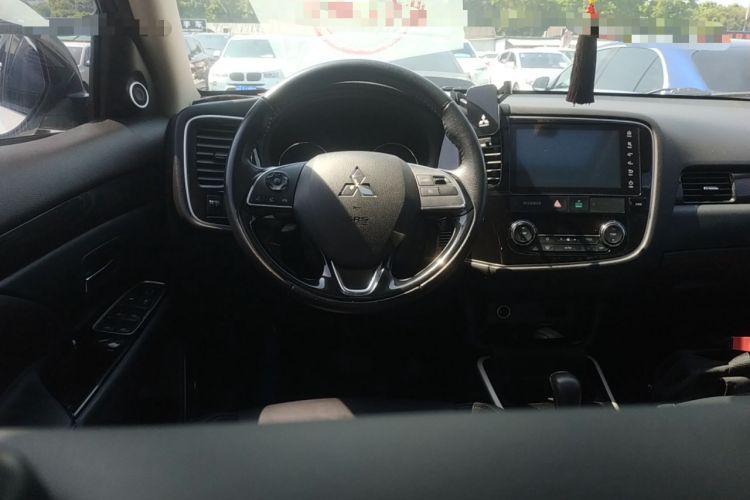 Used Mitsubishi Outlander 2019 2.0L Two-Wheel Drive Comfort Edition 5 Seats China V Standard
