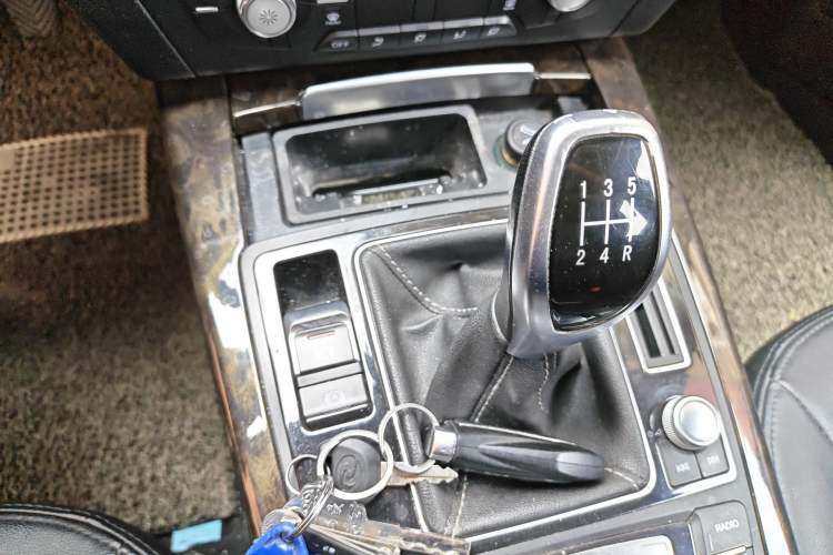 Used Zotye Z700 2016 1.8T Manual Luxury Model Gear Lever