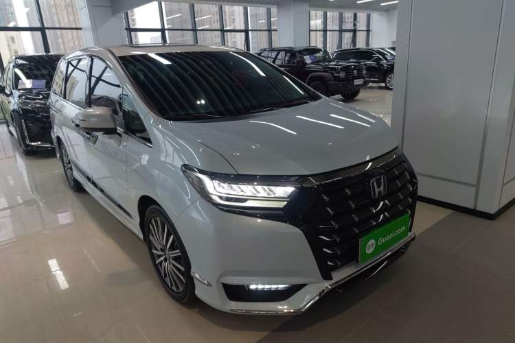 Used Honda Elysion 2024 2.0L eHEV Luxury Edition Front Right 45 Deg