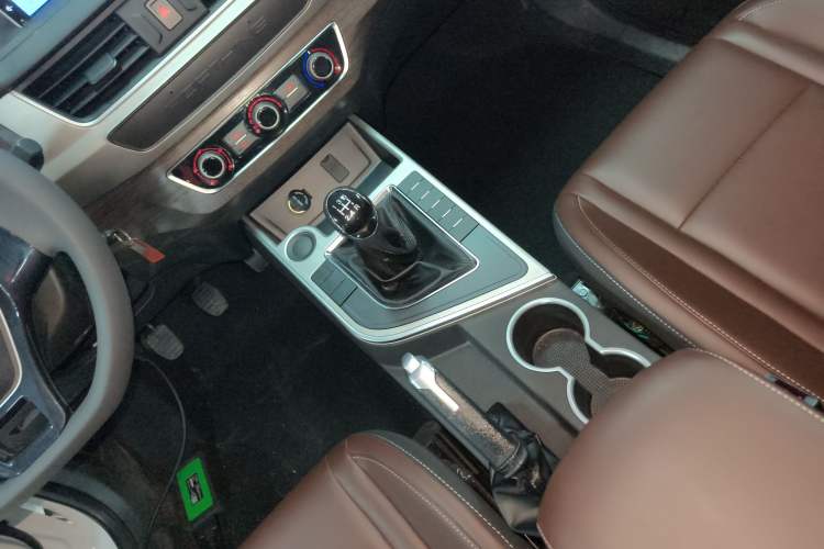 Used FORTHING T5 2022 Grand Edition 1.6L Manual Dream-Chasing Five-Seat Model Gear Lever