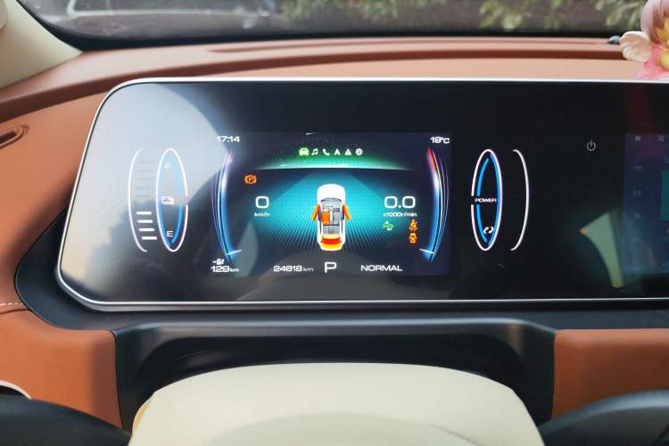 Used ORA Good Cat 2023 401 km Standard Range Luxury Version Lithium Iron Phosphate Instrument Cluster