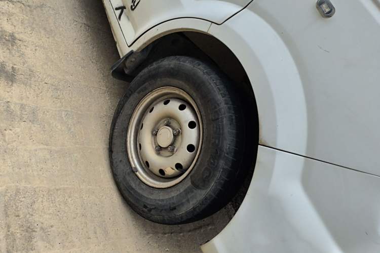 Used Dongfeng Yufeng EM26 2023 Standard Edition 41.472 kWh Henan Lithium Power Right Front Wheel Hub