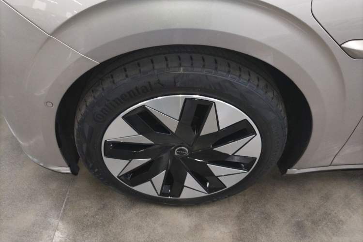 Used Volvo EM90 2025 Ultra Six-Seater