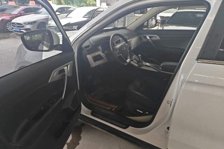 Used Geely Auto Emgrand X7 Sport 2020 1.8TD DCT Two-Wheel Drive Smart Connect 4G-Enabled Version
