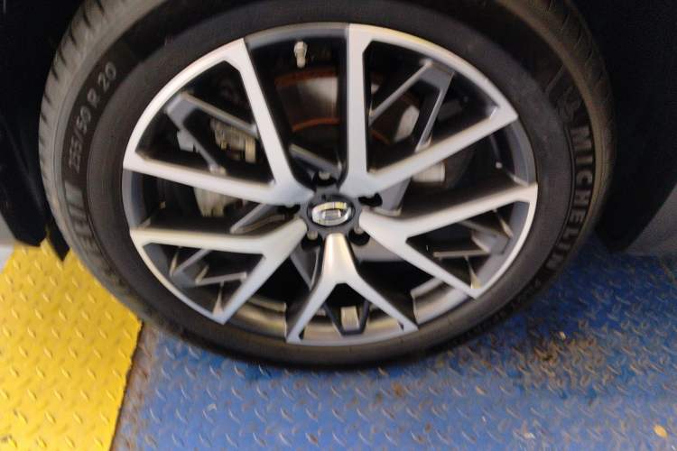 Used GAC Trumpchi GS8 2025 Linghang Series 2.0 TGDI Four-Wheel-Drive Luxury Edition 5 Seats Exterior 4