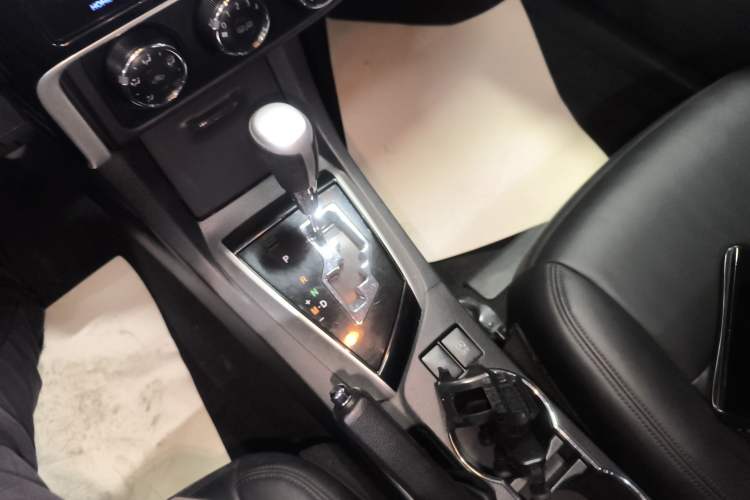 Used Toyota Corolla 2017 Revised Version 1.2T S-CVT GL-i Gear Lever