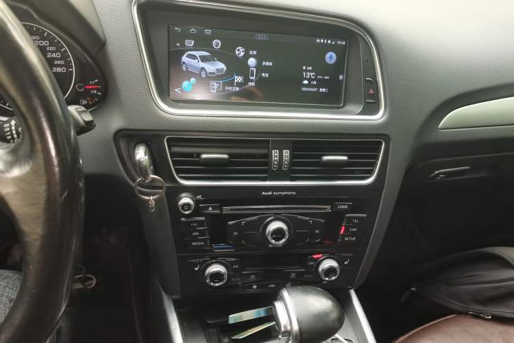 Used Audi Q5 2013 40 TFSI Technology Edition Audio And AC Panel