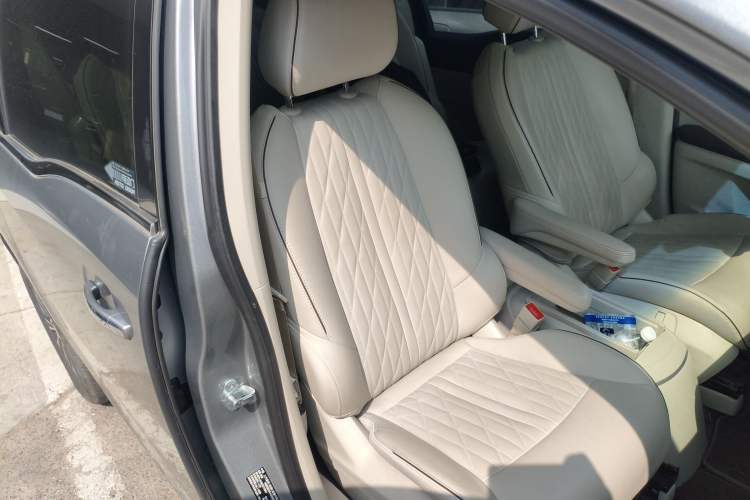 Used Buick GL8 2023 Land Executive Class 652T Luxury Model