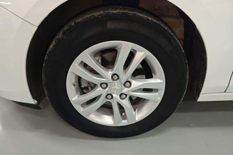 Used Chevrolet Cavalier 2019 320 Automatic Xinyue Edition Left Front Wheel Hub