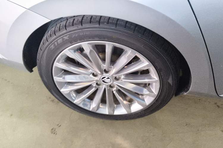 Used Skoda Superb 2018 TSI380 DSG Flagship Edition China V Standard Right Rear Wheel Hub
