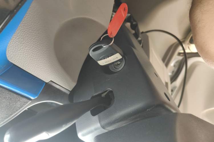 Used SRM Haoyun 2025 Standard Model Ningde 41.86kWh 305KM 6 Seats Vehicle Key