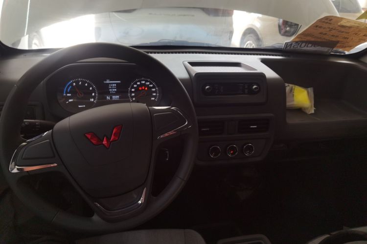 Used Wuling Yangguang 2025 Model 400km Bus Edition—Comfort Edition
