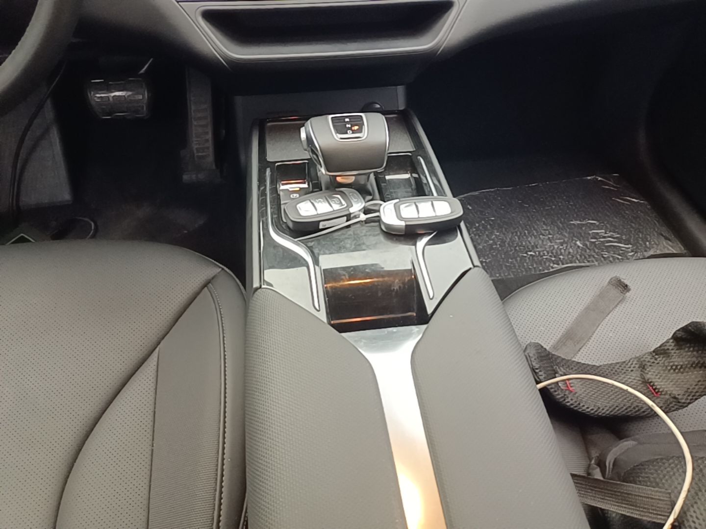 Hongqi E-QM5 2023 Base Travel Edition — снимка 16