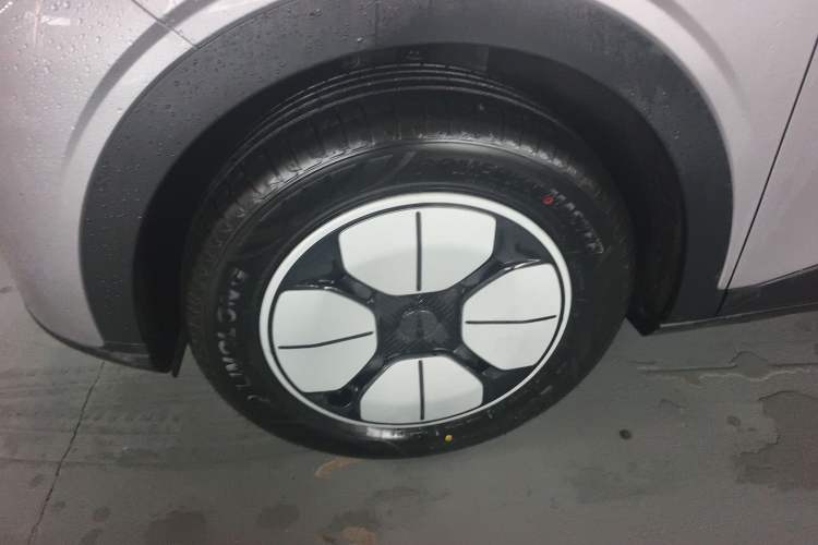 Used Geely Galaxy Geome 2025 310km Youth Edition Left Front Wheel Hub