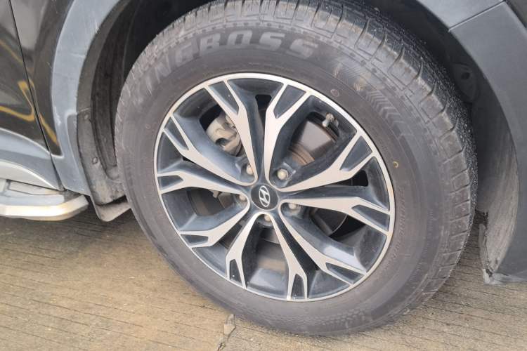 Used Hyundai Santa Fe 2017 2.0T Automatic Two-Wheel Drive Smart Version 7 Seats
