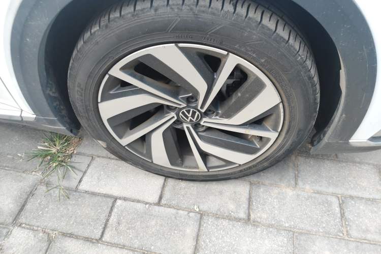 Used Volkswagen FAW-Volkswagen CC 2023 Adventure Vehicle 330TSI Hunter Vision Edition Right Front Wheel Hub