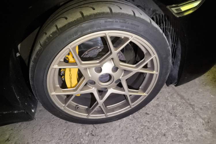 Used Porsche 718 2018 Cayman GTS 2.5T Right Front Wheel Hub