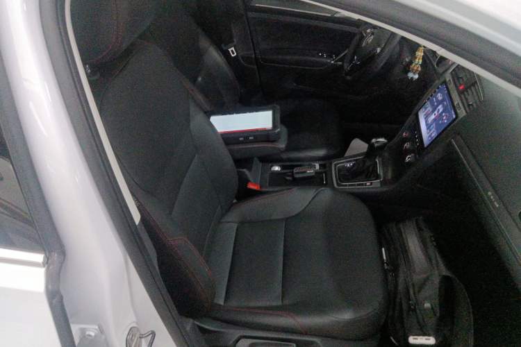 Used Volkswagen Golf 2014 1.4TSI Automatic Comfort Model Right Front Seat