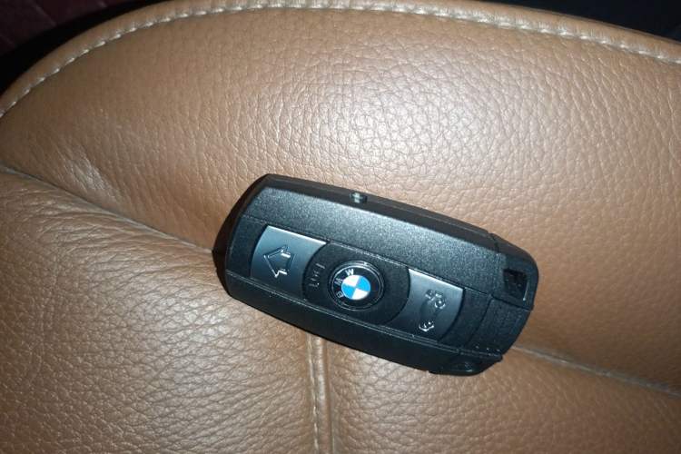 Used BMW 3 Series 2011 320i Luxury Edition
