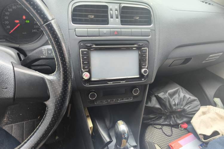 Used Volkswagen Polo 2012 1.6L Cross Polo Automatic Transmission Audio And AC Panel