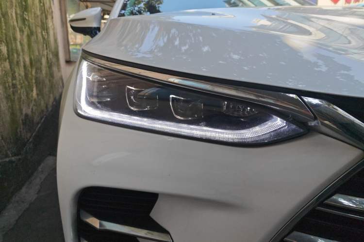 Used BYD Tang New Energy 2019 DM 2.0T All-Wheel Drive Connected Innovation Edition 7 Seats China VI Standard Right Front Headlight