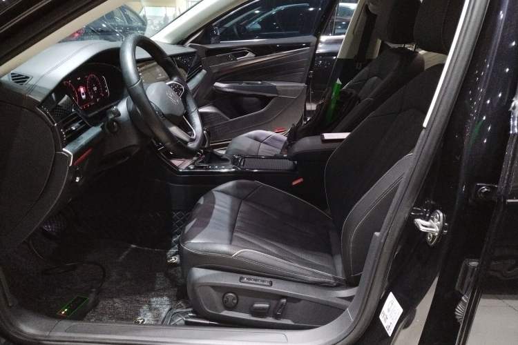 Used Volkswagen Passat 2022 330TSI Luxury Edition Custom Version
