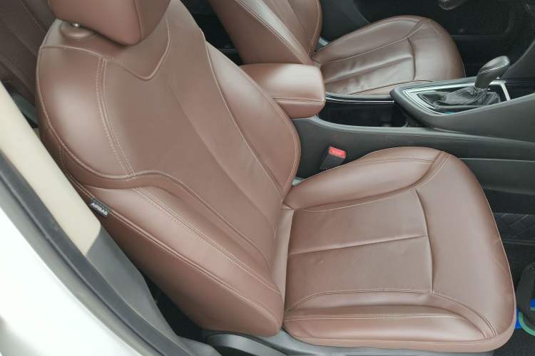 Used Buick GL6 2018 18T 6-Seater Luxury Model Right Front Seat