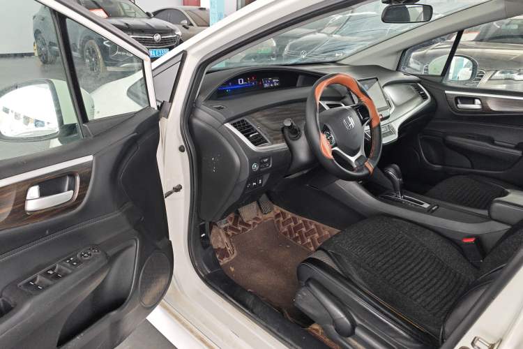 Used Honda Jade 2017 1.8L automatic Comfort version 5 seats Driver Seat