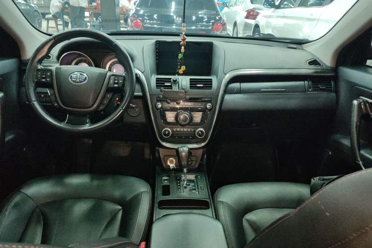 Used Bestune X80 2015 2.0L Automatic Comfort Anniversary Edition Center Console