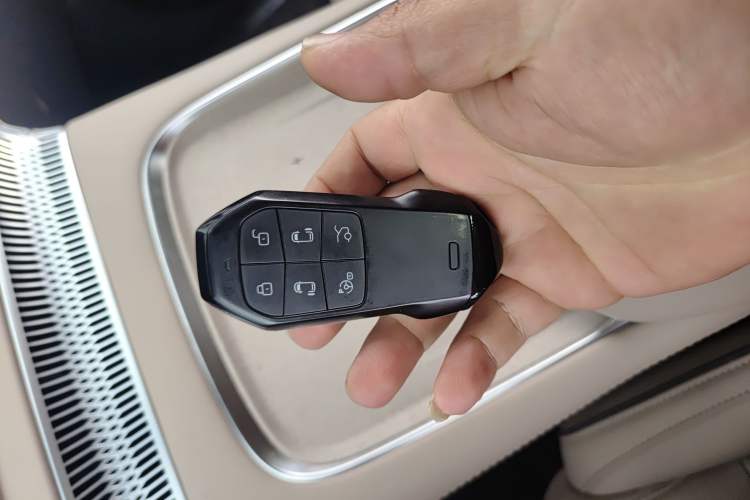 Used XPeng X9 2025 740 Ultra-Long Range Max