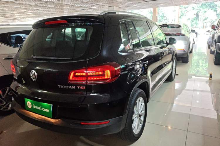 Used Volkswagen Tiguan L 2015 1.8TSI Manual Two-Wheel-Drive Limited Edition