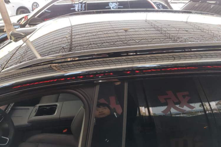 Used Zeekr 7X 2025 100 kWh Long-Range Rear-Wheel Drive with Intelligent Driving Features