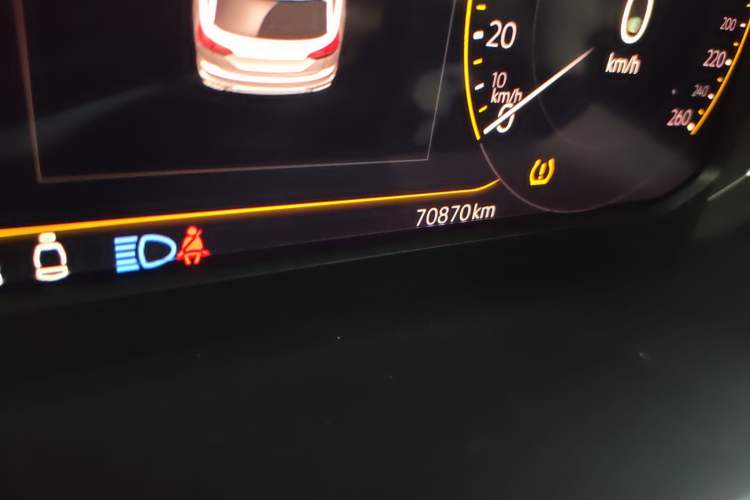 Used Volkswagen Tayron  Odometer Close Up