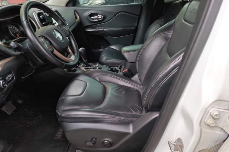 Used Jeep Cherokee 2016 2.4L Professional Smart Version