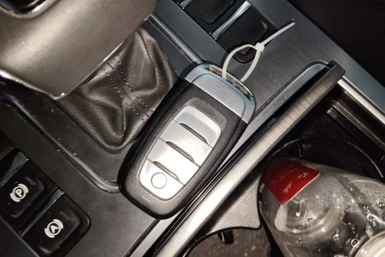 Used Hongqi H5 2022 Classic Model Facelift 1.8T Automatic Smart Connect Flagship Edition Vehicle Key