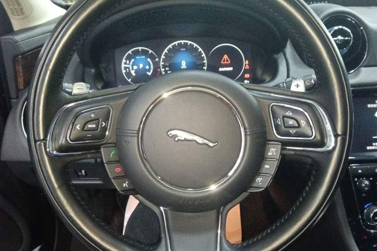 Used Jaguar XJ 2018 XJL 3.0 SC Two-Wheel-Drive Panoramic Business Edition