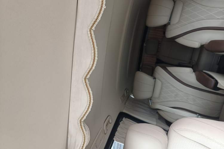 Used Mercedes-Benz Vito 2018 2.0T Elite Version 7 Seats China VI Emission Standard