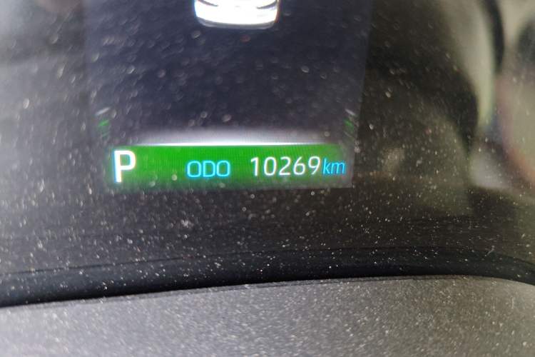 Used Toyota SIENNA 2026 Model 2.5L Dual-Engine Two-Wheel-Drive Comfort Edition Odometer Close Up