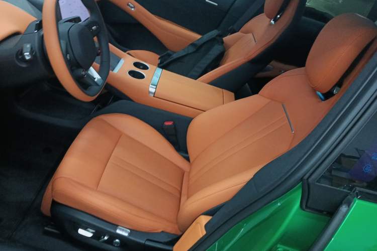 Used Xiaomi Auto YU7 2025 Ultra-Long Range High-Performance All-Wheel-Drive Max Edition
