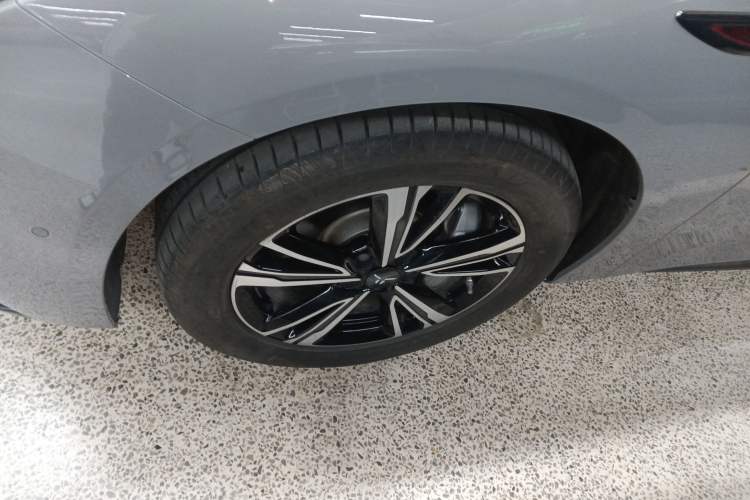 Used Hongqi EH7 2024 690 Pro Left Front Wheel Hub