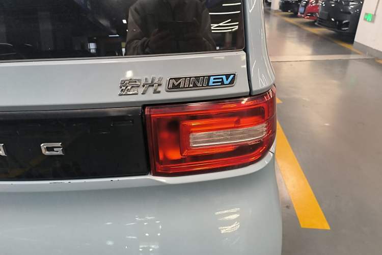 Used Wuling Hongguang MINIEV 2020 Freedom Version Lithium Iron Phosphate Right Rear Taillight