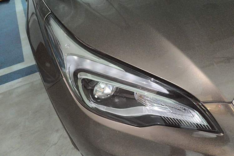 Used Buick Envision 2015 20T Two-Wheel-Drive Elite Model Right Front Headlight