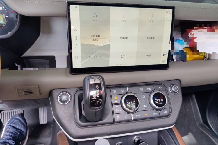 Used Land Rover Defender 2022 110 P400 X-DYNAMIC HSE Audio And AC Panel