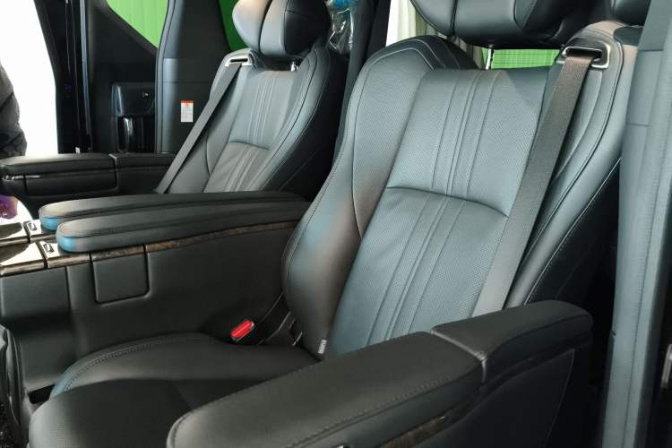 Used Toyota Vellfire 2021 Crown Dual-Engine 2.5L HV Supreme Edition
