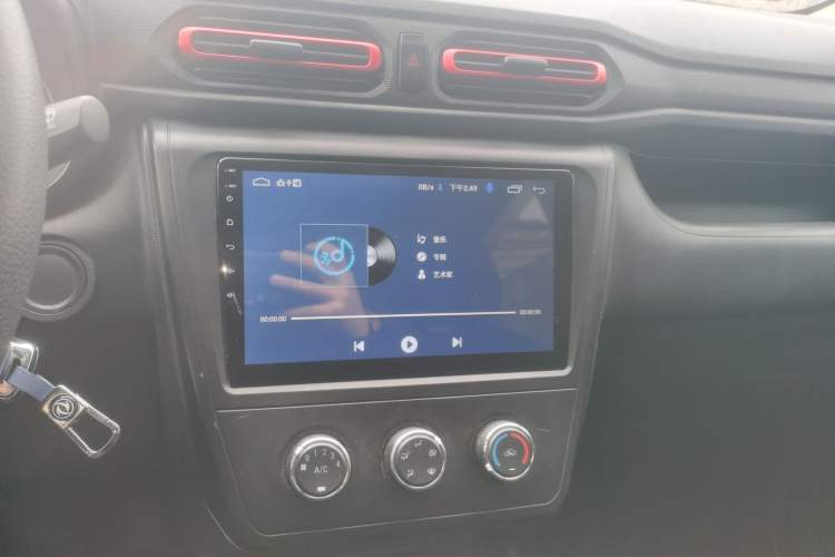 Used Dongfeng Fengon 380 2022 1.5L Comfort-Class Passenger Vehicle (Steel Spring) with 5 Seats