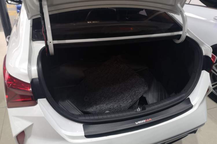 Used Hyundai Verna (new generation) 2020 1.4L CVT TOP Elite Edition Trunk