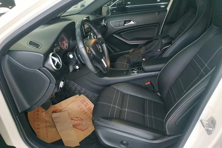 Used Mercedes-Benz A-Class (Import) 2015 A 200 Fashion Model