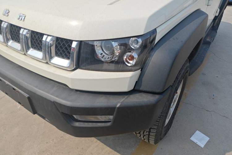 Used BAIC Off-Road BJ40 2016 40L 2.0T Manual Two-Wheel Drive Luxury Edition
