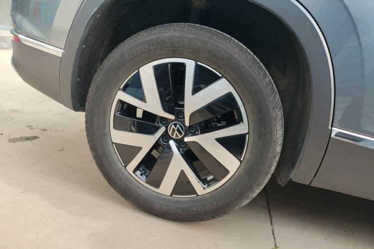 Used Volkswagen Tayron 2023 300TSI Two-Wheel-Drive Luxury Plus Advanced Edition Exterior 5